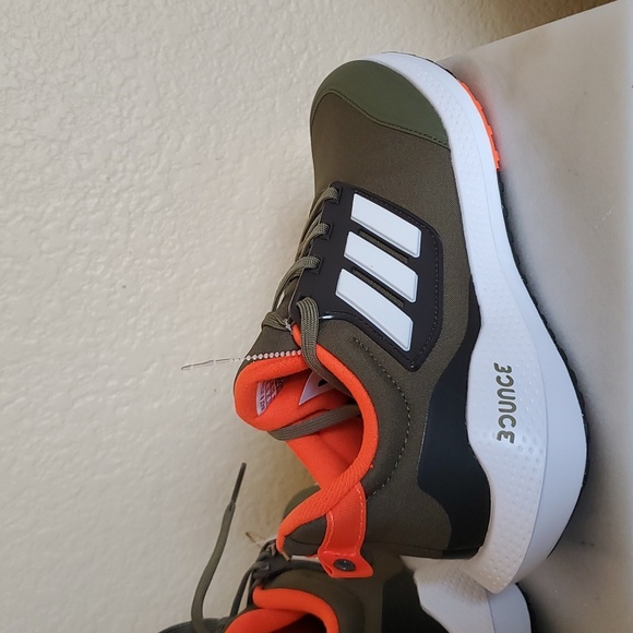 NWOB Women's Adidas EQ21 Run 2.0J size 6 - Picture 11 of 17